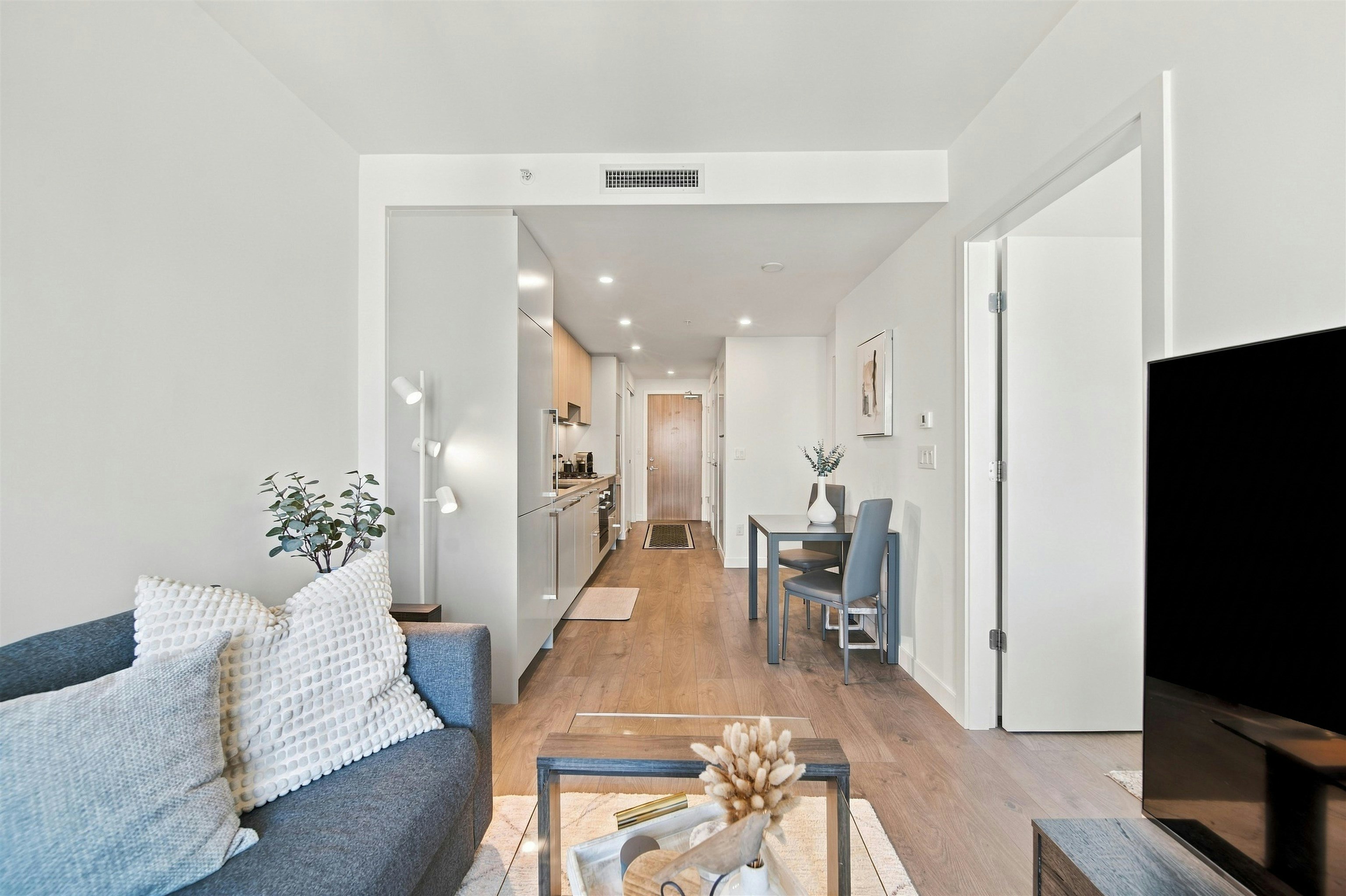 2407-6468 Willingdon Avenue - 5