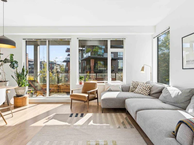 313-725 Marine Drive - 5