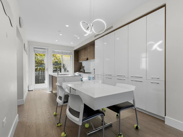 276 W 62nd Avenue, Vancouver, BC, V5X 0H1 - 4