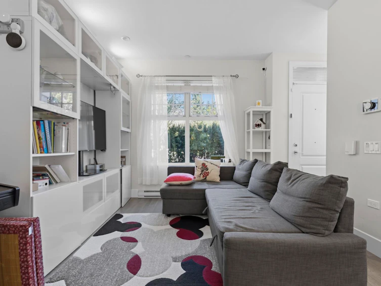 276 W 62nd Avenue, Vancouver, BC, V5X 0H1 - 2