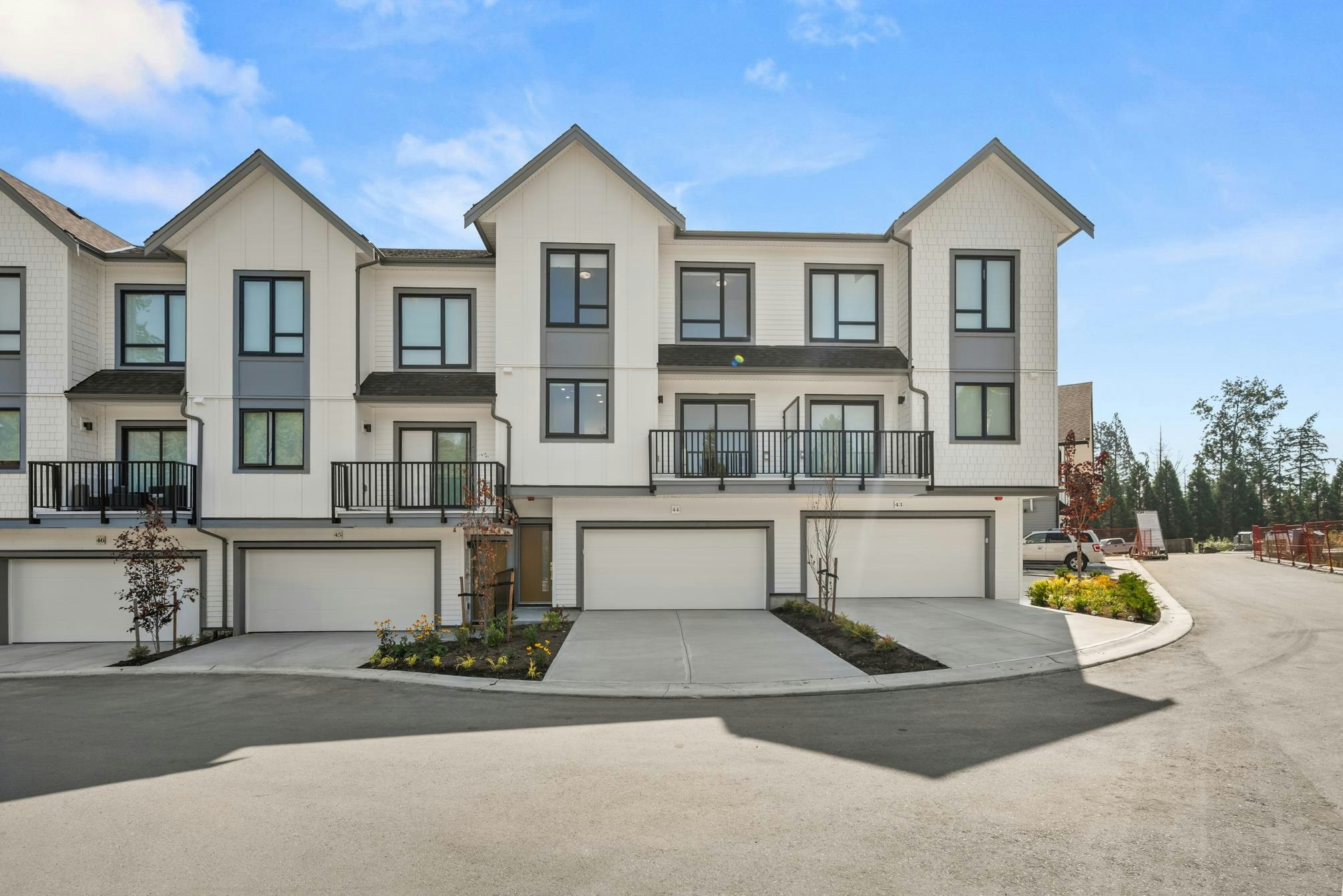 75-16487 89 Ave - 2