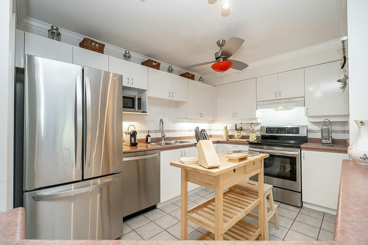 202-15130 29a Avenue, Surrey, BC, V4P 3B1