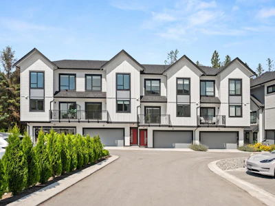 74-16487 89 Avenue - 2