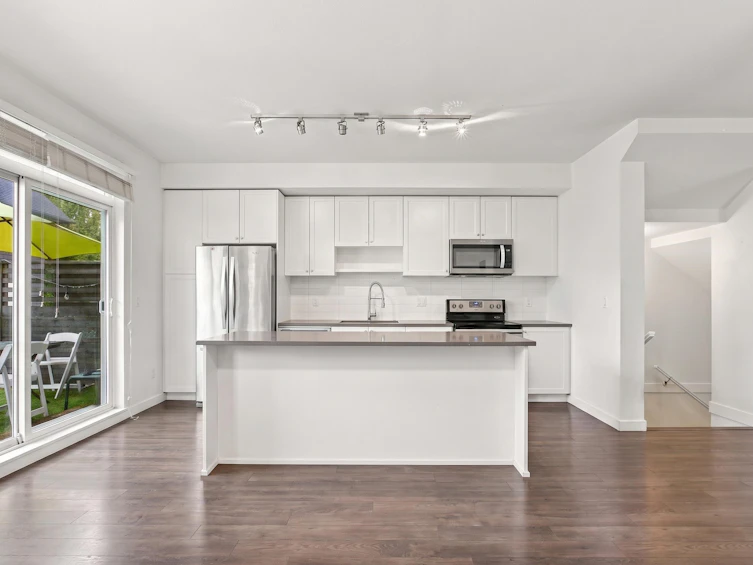 128-15230 Guildford Drive, Surrey, BC, V3R 0C8 - 12