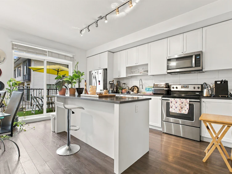 128-15230 Guildford Drive, Surrey, BC, V3R 0C8 - 11