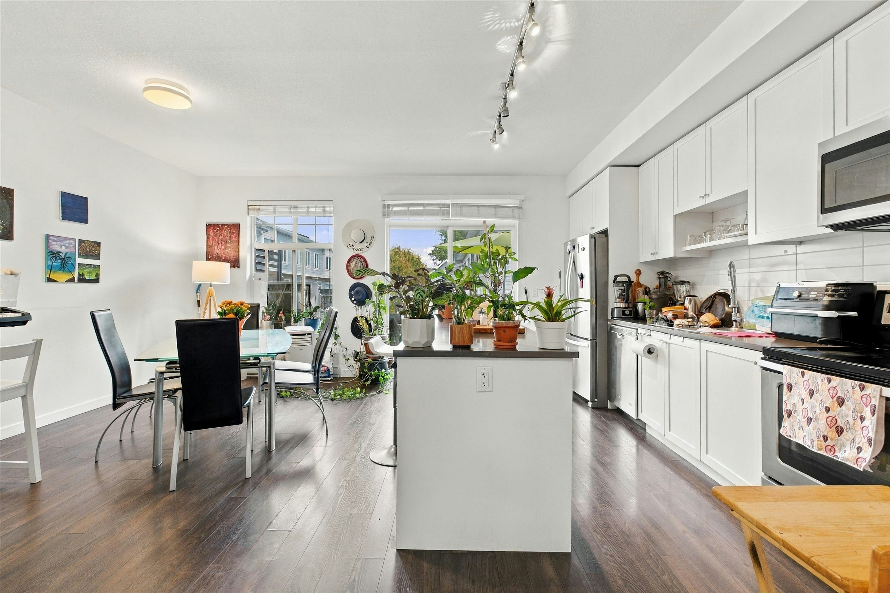 128-15230 Guildford Drive, Surrey, BC, V3R 0C8 - 9