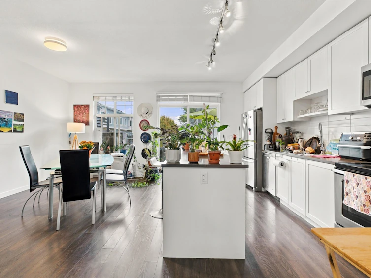128-15230 Guildford Drive, Surrey, BC, V3R 0C8 - 9