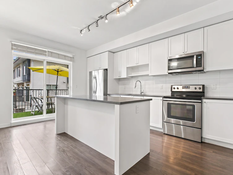 128-15230 Guildford Drive, Surrey, BC, V3R 0C8 - 10