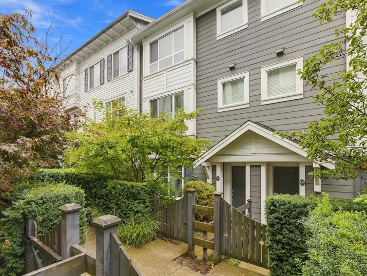128-15230 Guildford Drive, Surrey, BC, V3R 0C8