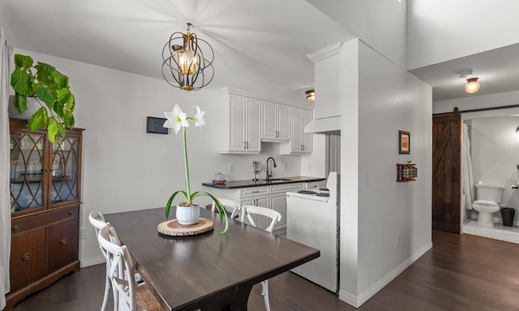 301-5553 16 Avenue