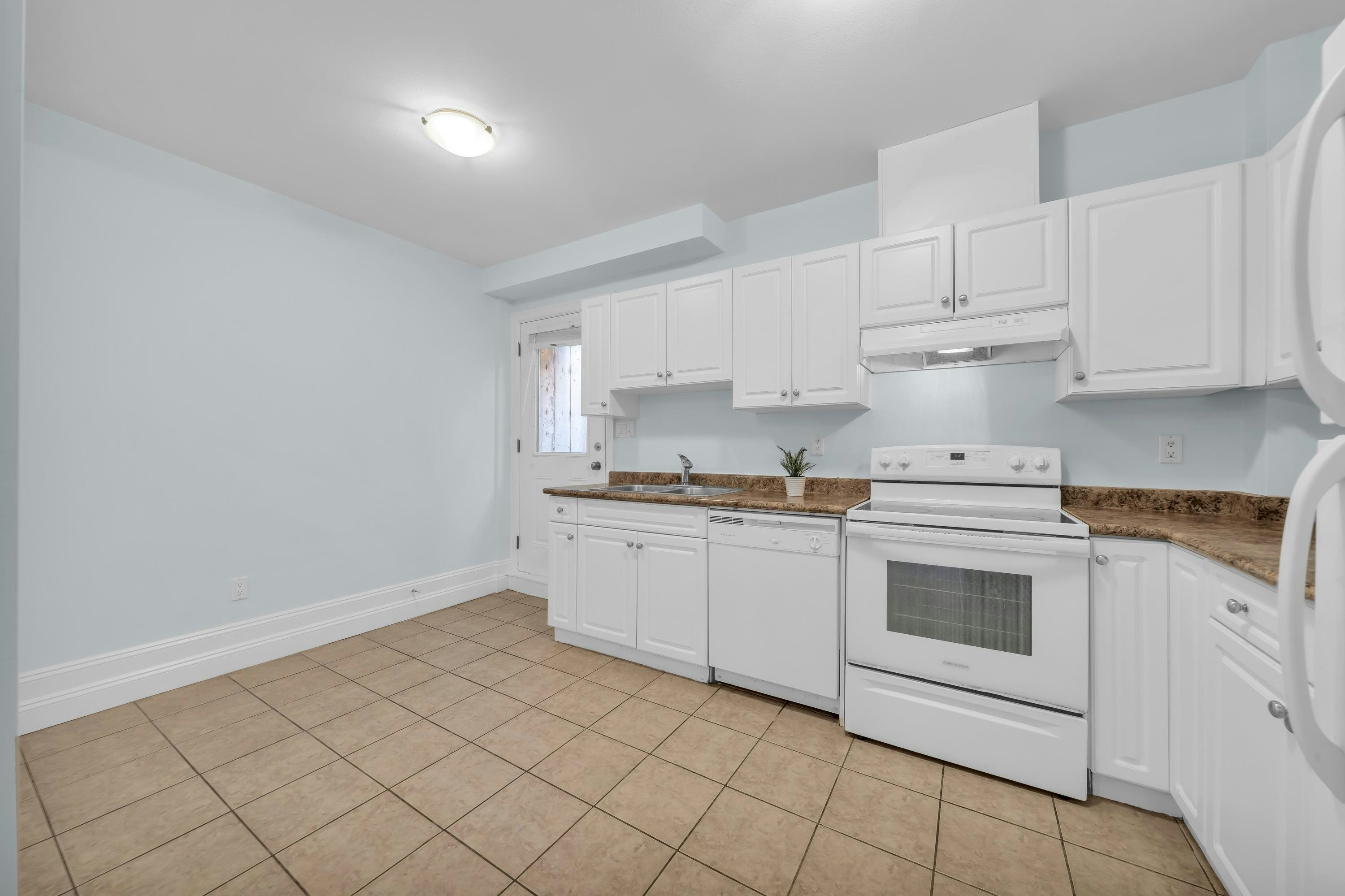 2411 George Street, North Vancouver, BC, V7P 2N4 - 23