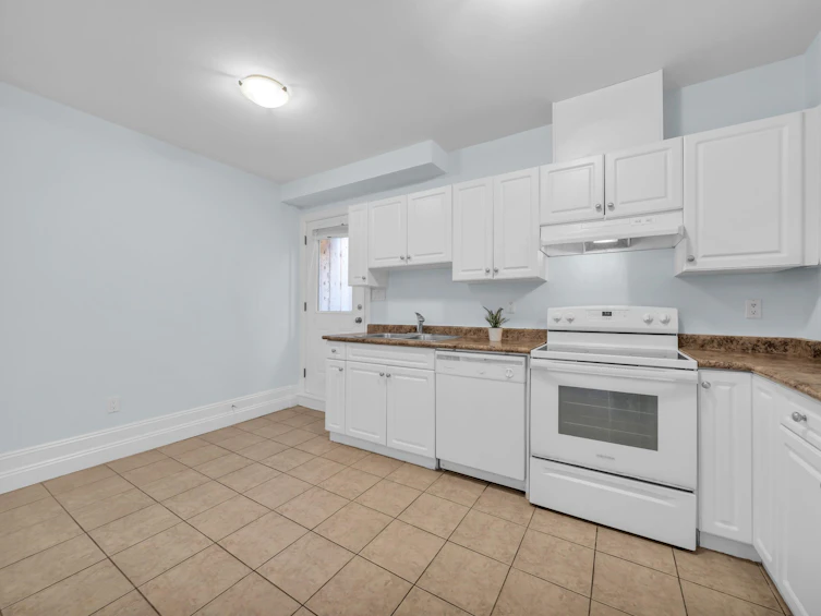 2411 George Street, North Vancouver, BC, V7P 2N4 - 23