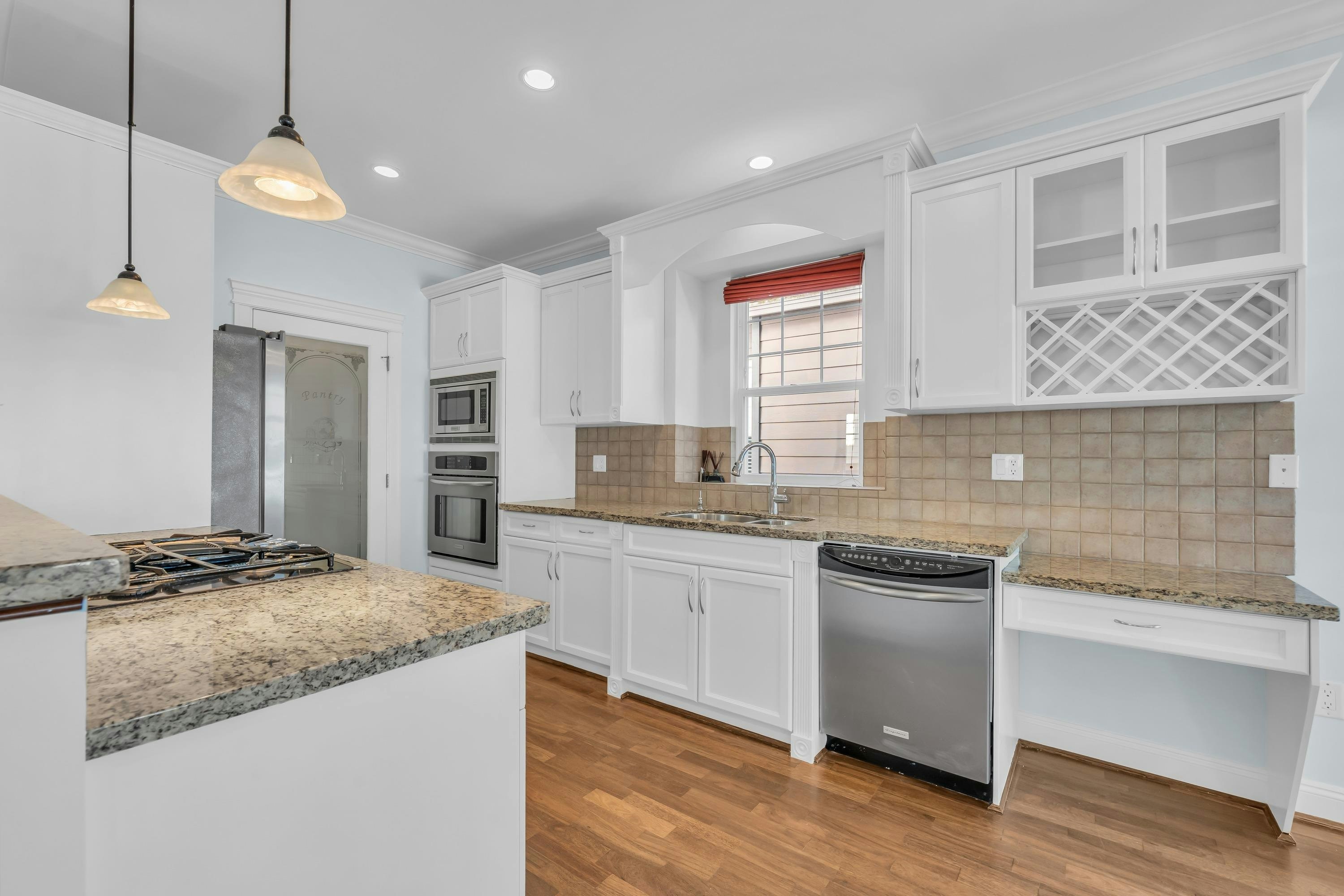 2411 George Street, North Vancouver, BC, V7P 2N4 - 12