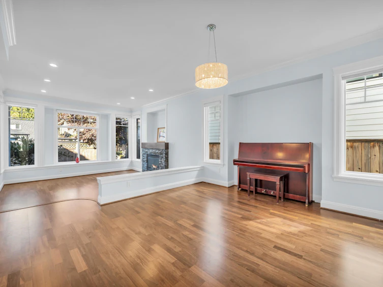 2411 George Street, North Vancouver, BC, V7P 2N4 - 11