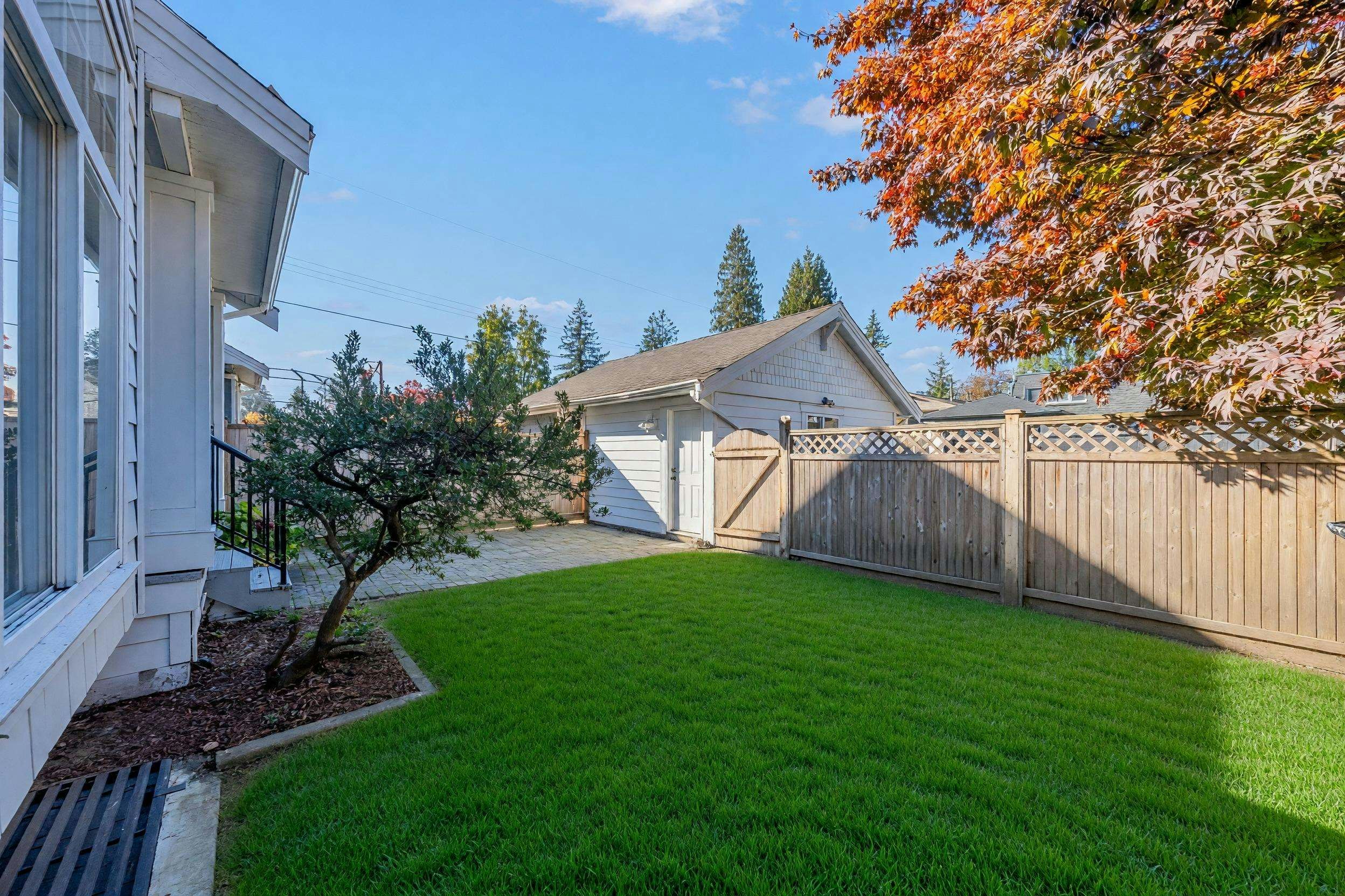 2411 George Street, North Vancouver, BC, V7P 2N4 - 34