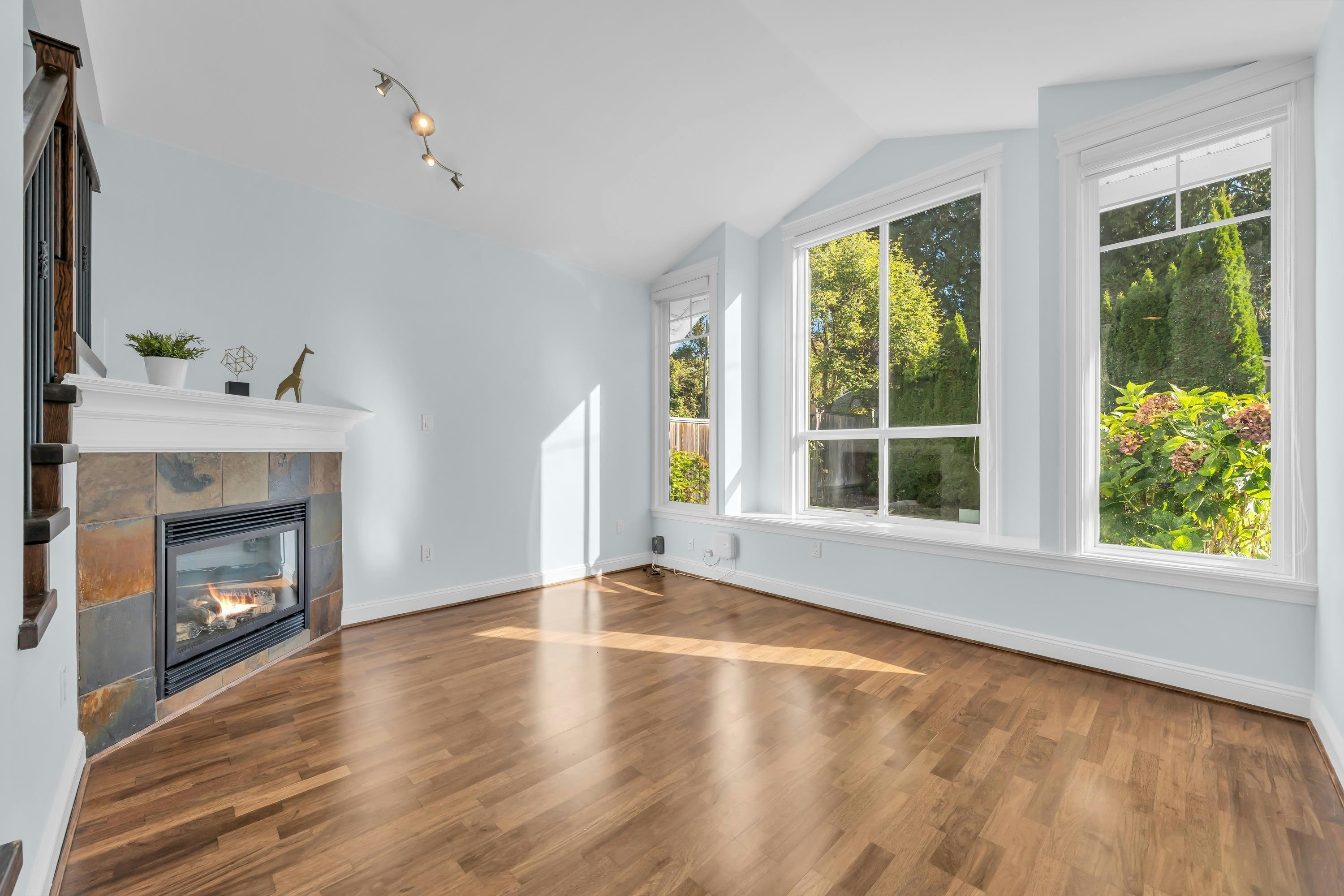 2411 George Street, North Vancouver, BC, V7P 2N4 - 4