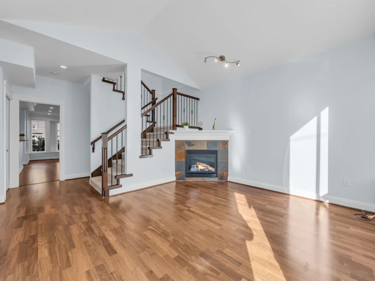 2411 George Street, North Vancouver, BC, V7P 2N4 - 9