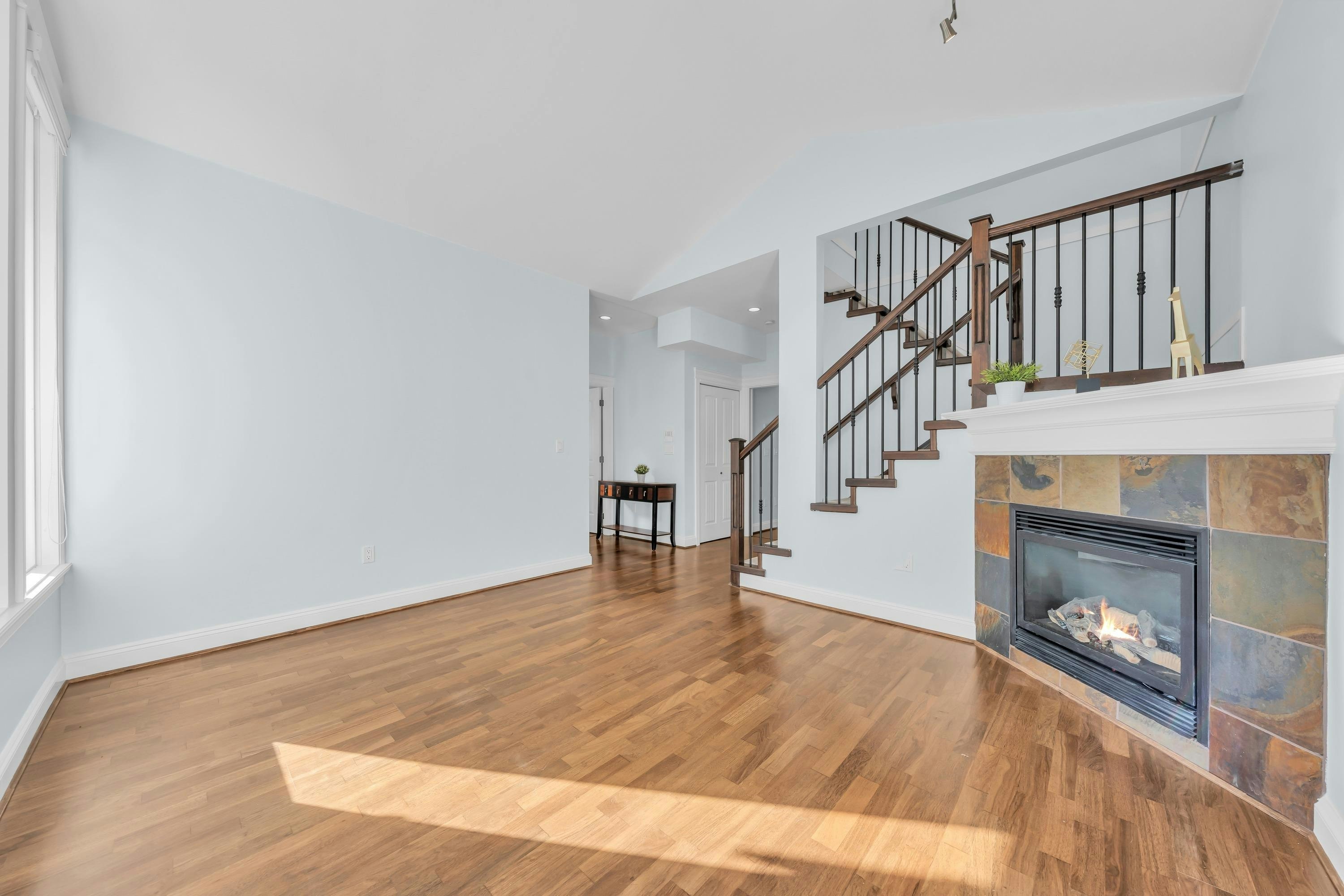 2411 George Street, North Vancouver, BC, V7P 2N4 - 10