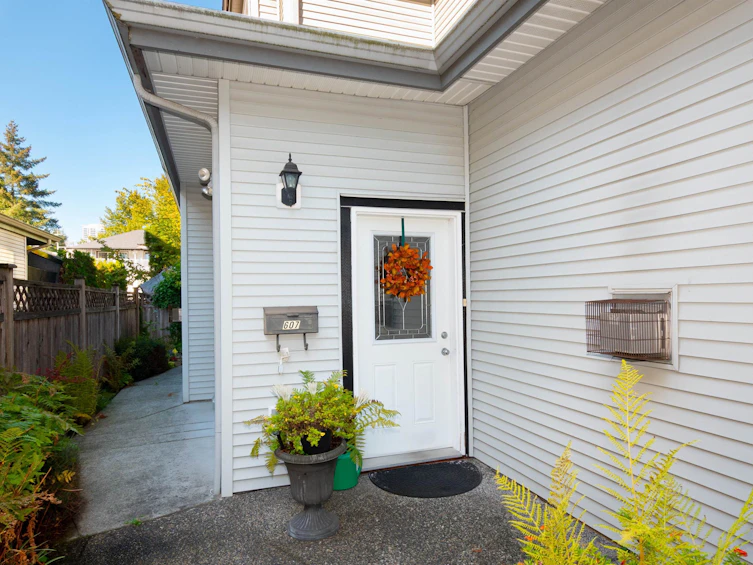 607 Sunset Avenue, Coquitlam, BC, V3K 2B8 - 2