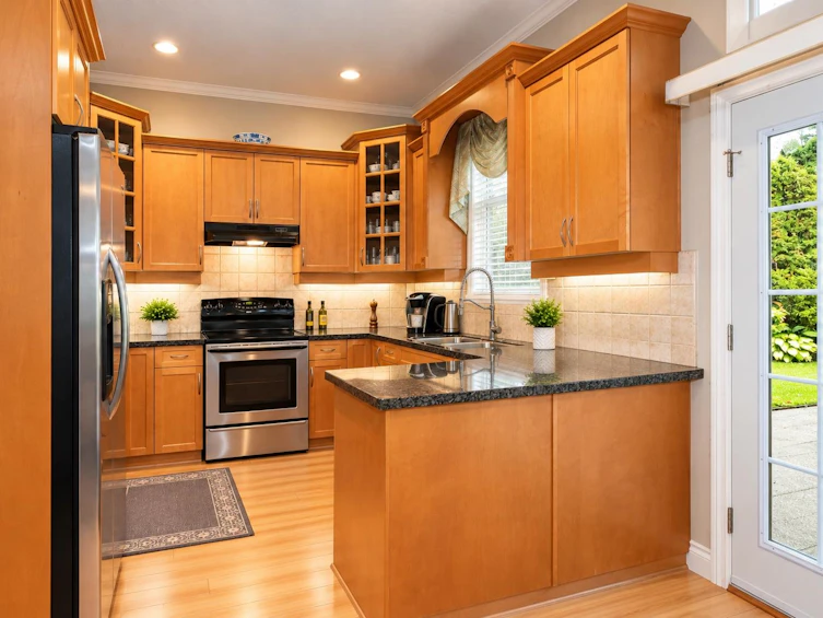 607 Sunset Avenue, Coquitlam, BC, V3K 2B8 - 5