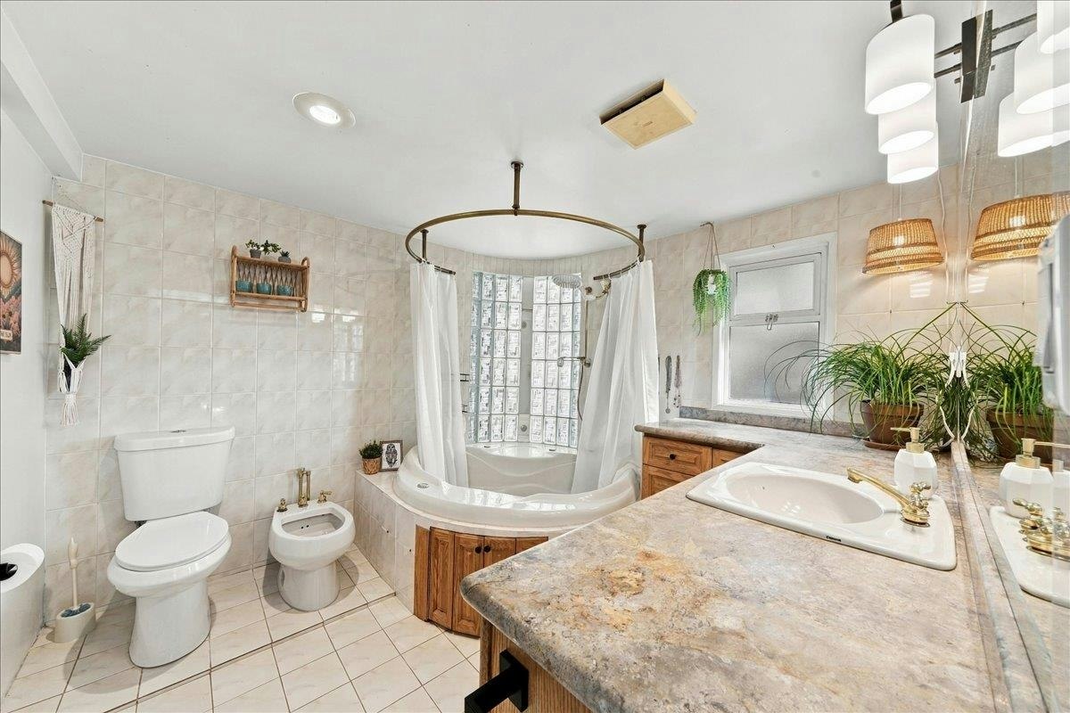 2363 Windridge Drive, North Vancouver, BC, V7H 1B6 - 9