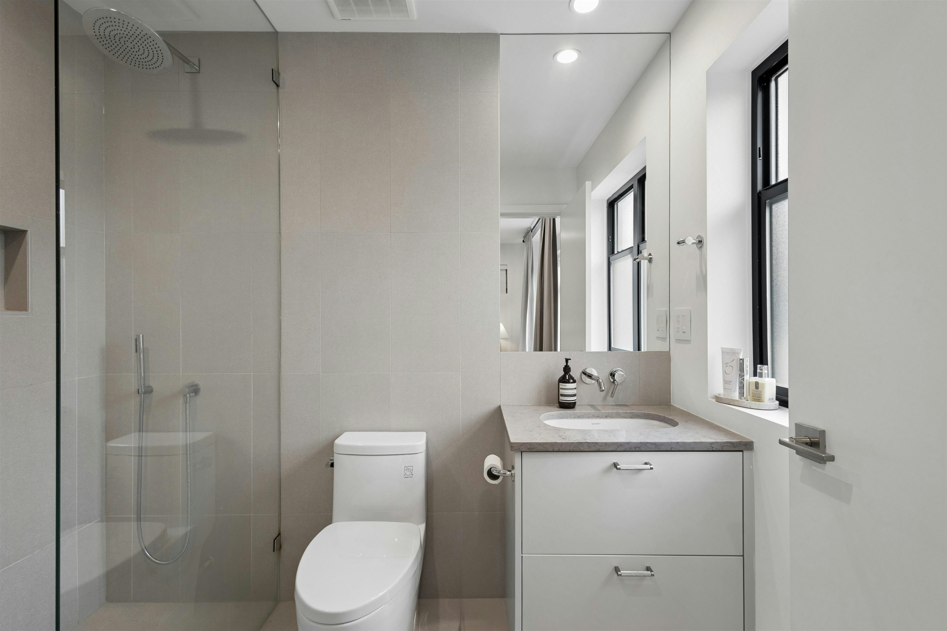 1014 E 16th Avenue, Vancouver, BC, V5T 2W1 - 25
