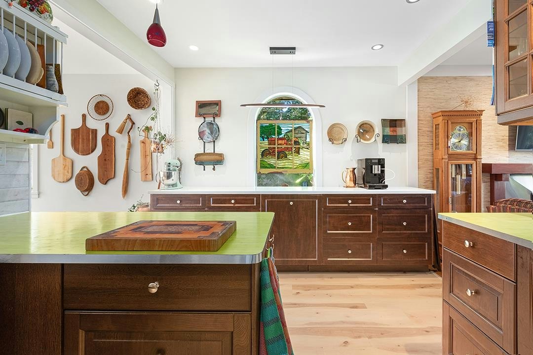 535 E Keith Road, North Vancouver, BC, V7L 1W3 - 8