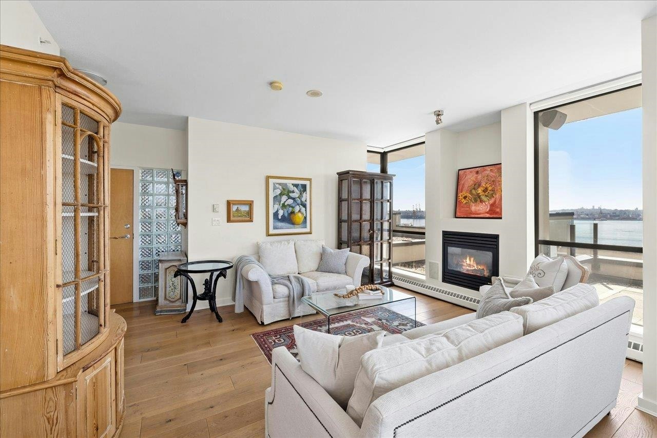 PH2-124 W 1st Street, North Vancouver, BC, V7M 3N3 - 4