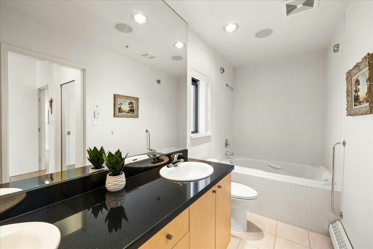 PH2-124 W 1st Street, North Vancouver, BC, V7M 3N3 - 14