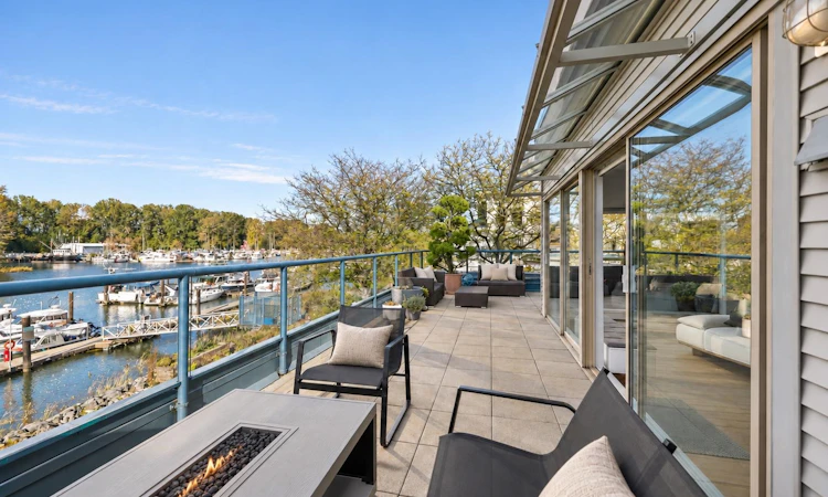 202-4743 W River Road