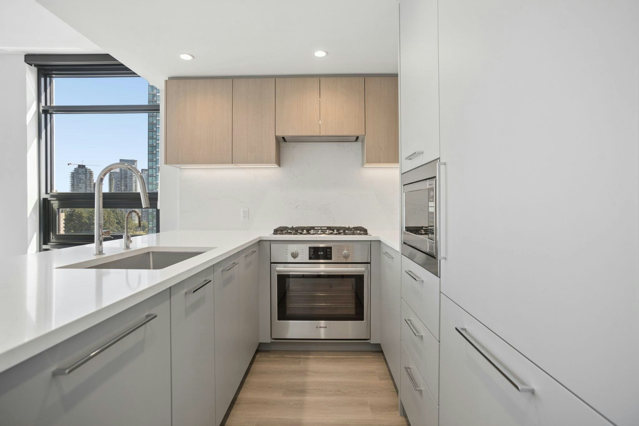 408-6608 Sussex Avenue, Burnaby, BC, V5H 0M3