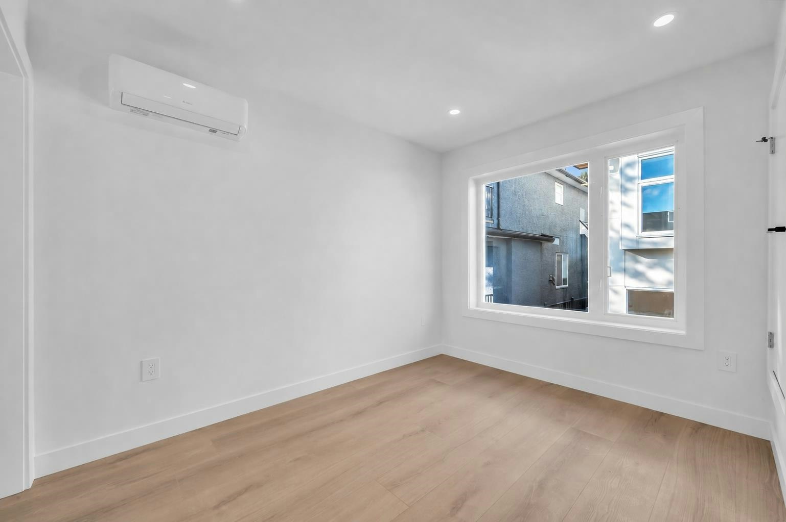 3036 E 5th Avenue, Vancouver, BC, V5M 1N8 - 14