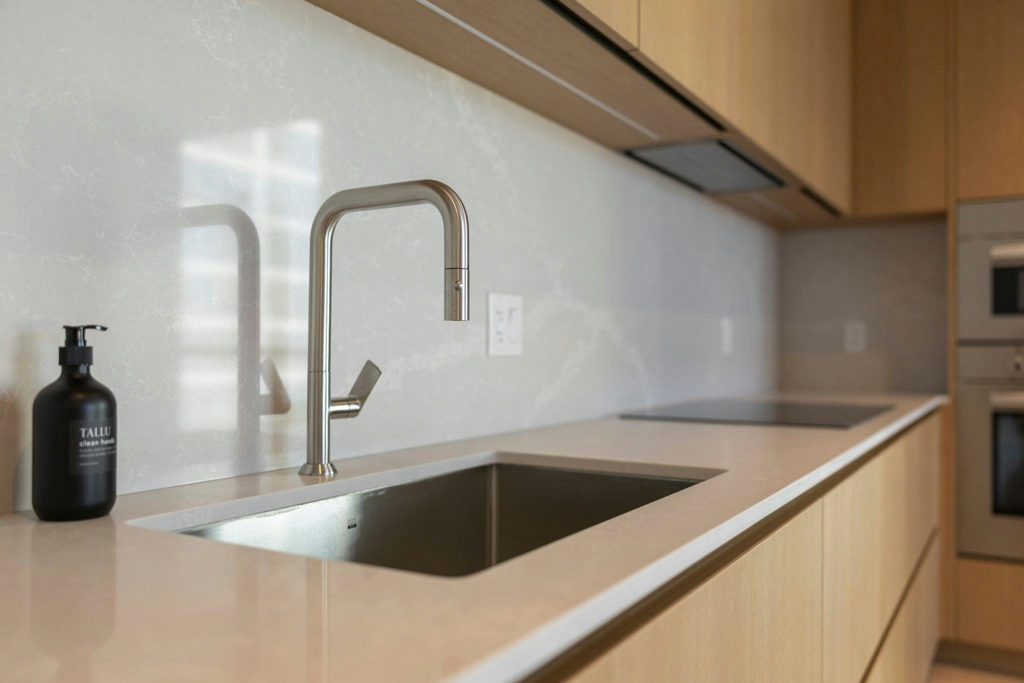 702-1530 W 6th Avenue, Vancouver, BC, V6J 0J9 - 6