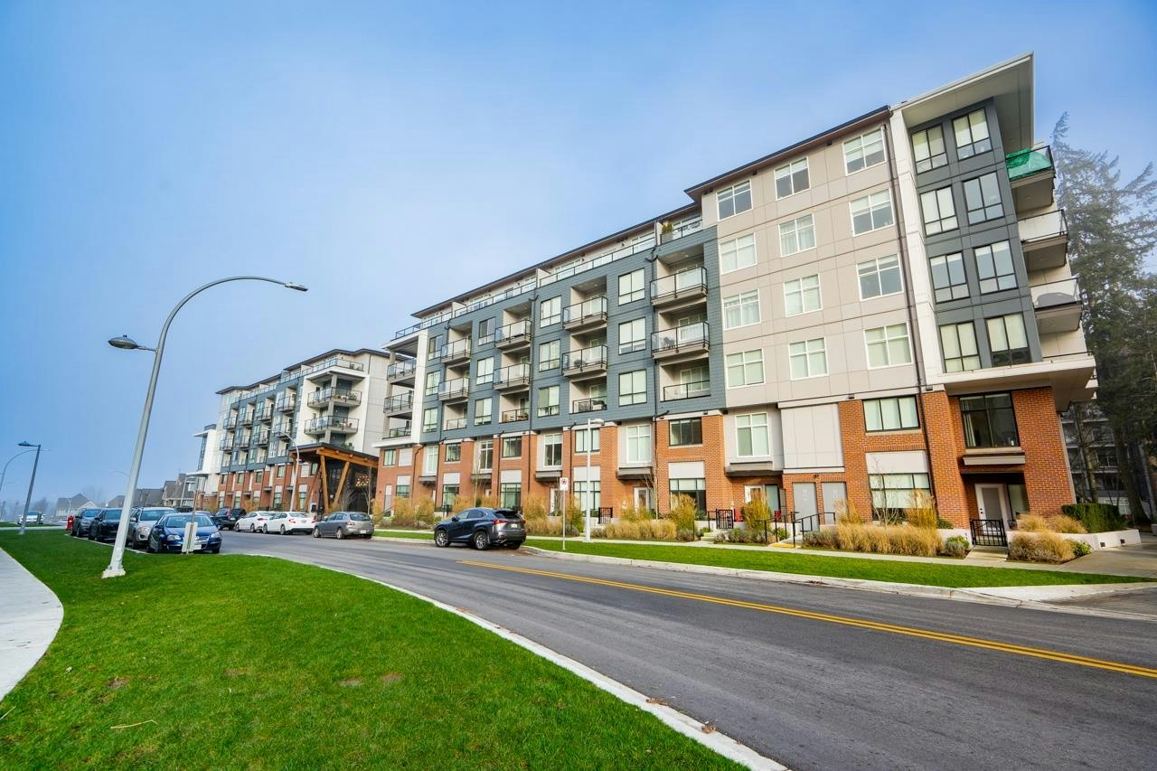208-3528 146a Street, Surrey, BC, V4P 0H4