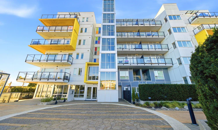 103-809 Fourth Avenue