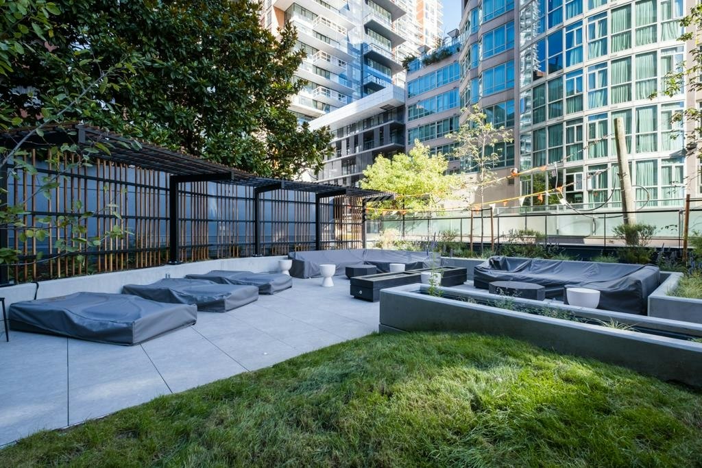 908-889 Pacific Street, Vancouver, BC, V6Z 1X3 - 9