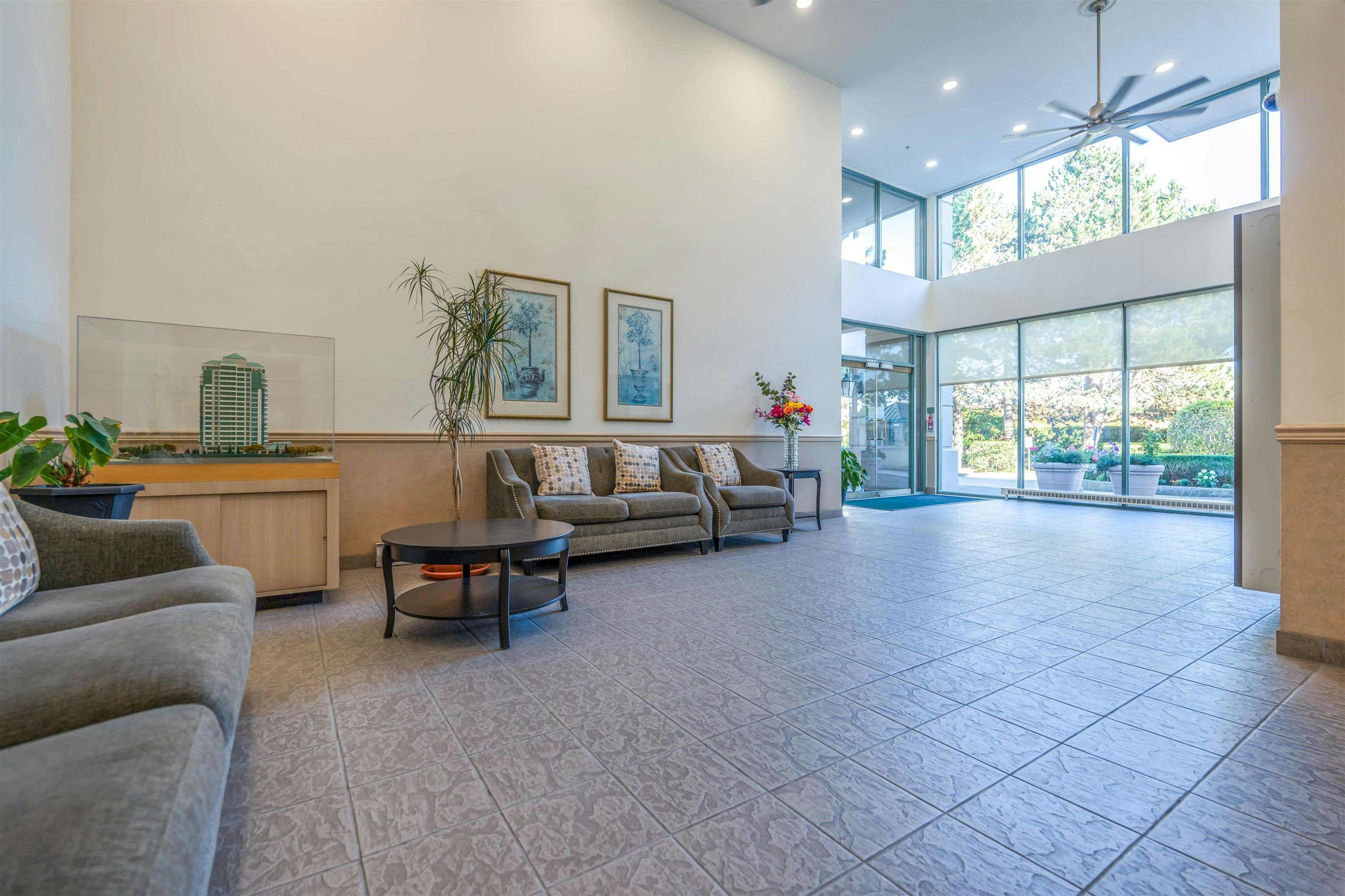 1405-6622 Southoaks Crescent - 5