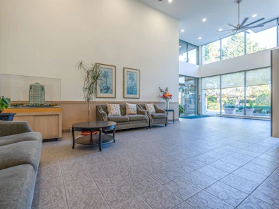 1405-6622 Southoaks Crescent - 5