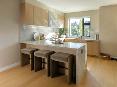 154-5377 Oak Street - 2
