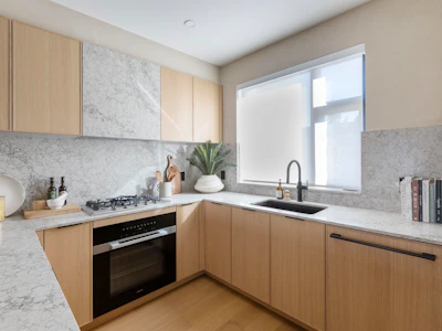 154-5377 Oak Street - 3