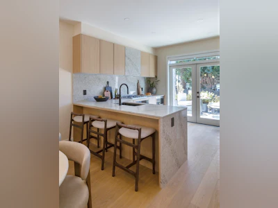 171-5431 Oak Street - 5