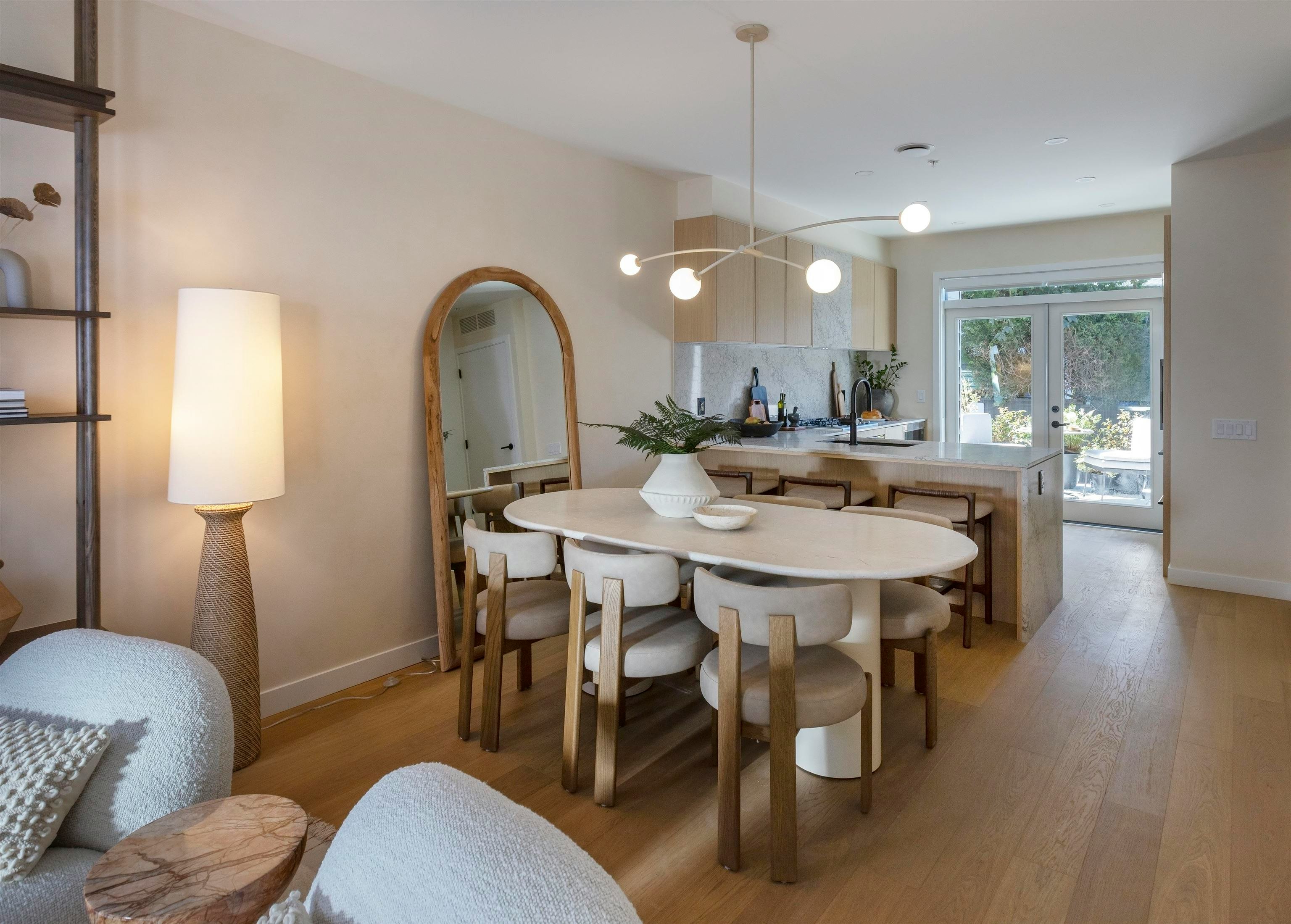 171-5431 Oak Street - 4