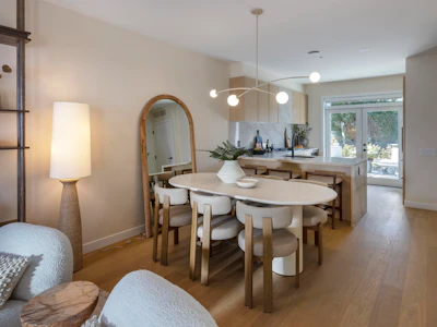 171-5431 Oak Street - 4