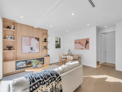 1-3034 E 5th Avenue - 5
