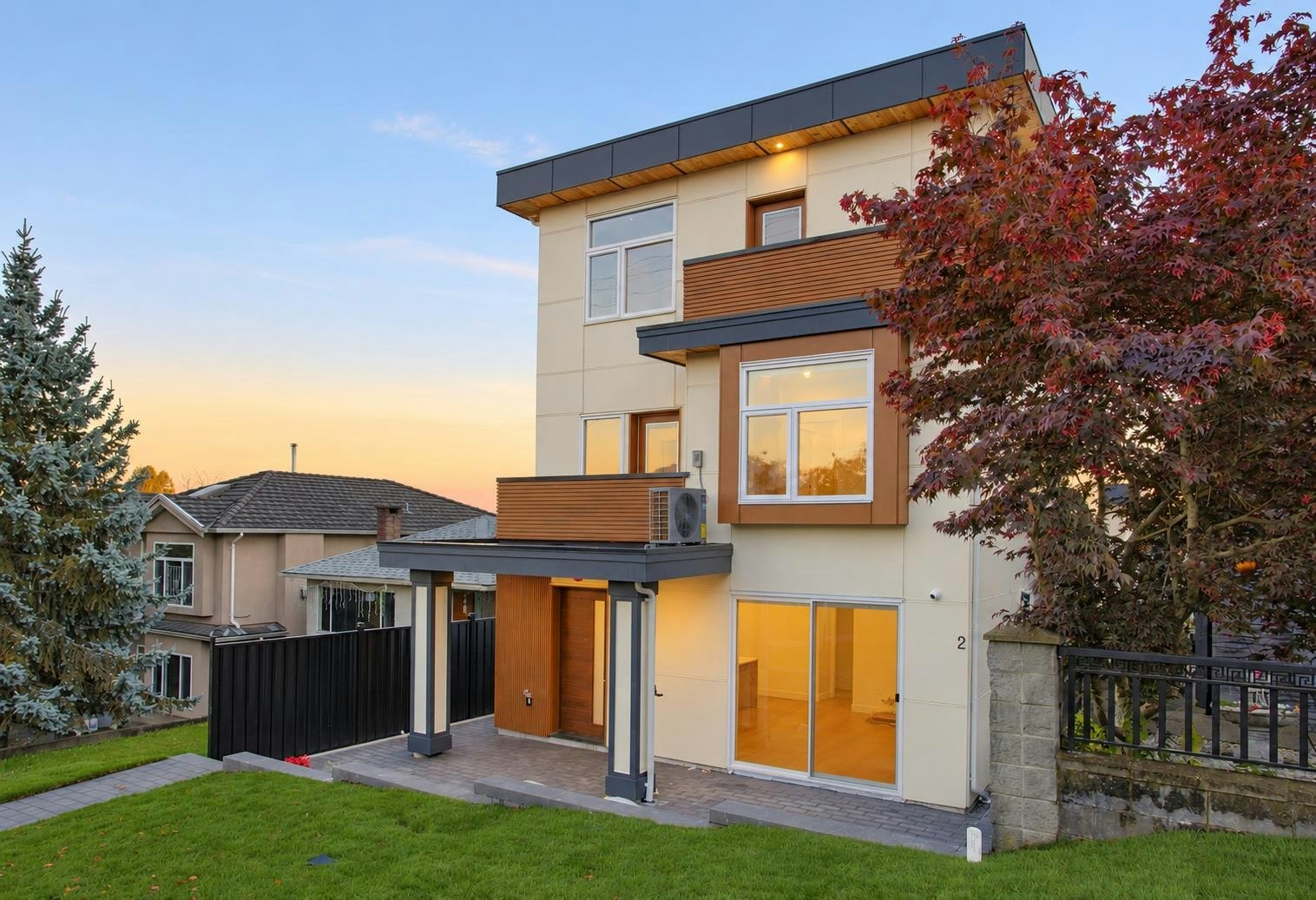 1-3034 E 5th Avenue, Vancouver, BC, V5M 1N8