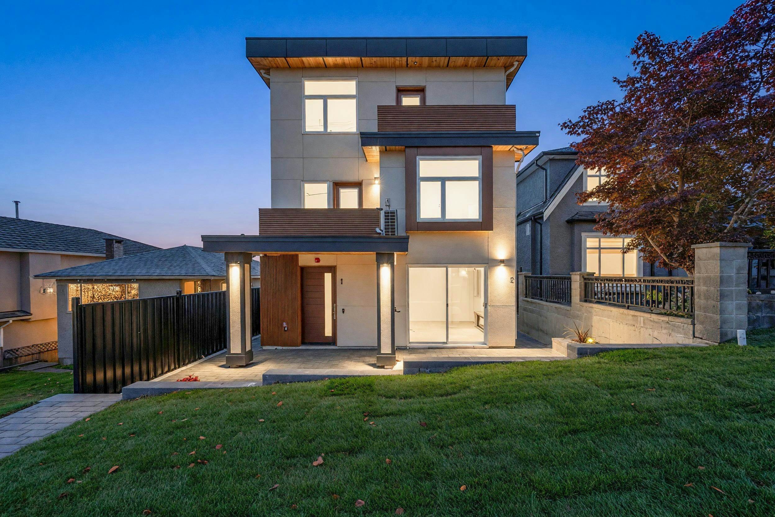 1-3034 E 5th Avenue, Vancouver, BC, V5M 1N8
