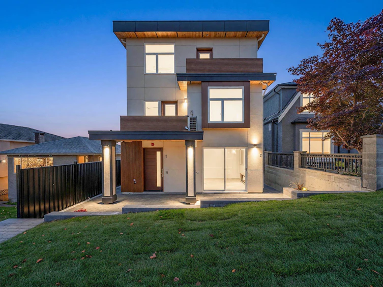 1-3034 E 5th Avenue, Vancouver, BC, V5M 1N8