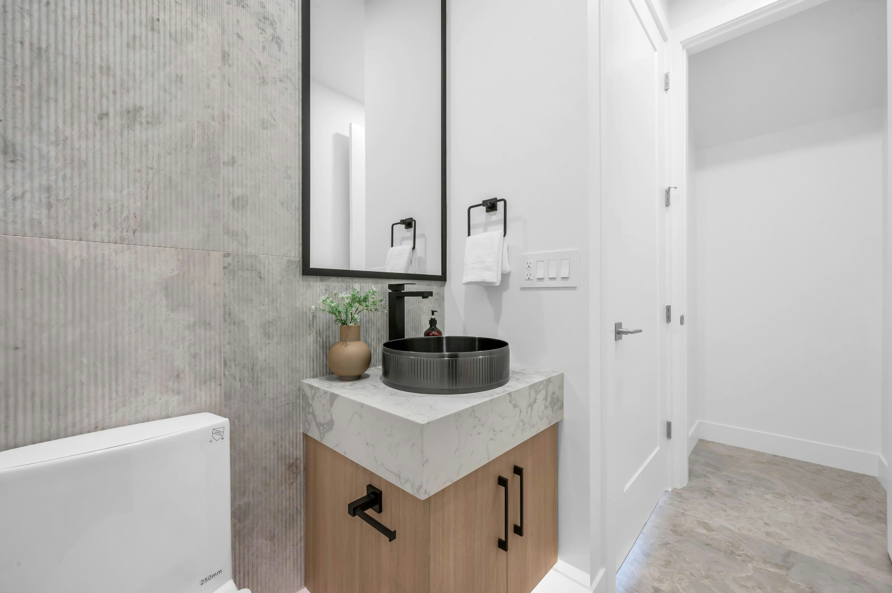 1-3034 E 5th Avenue, Vancouver, BC, V5M 1N8 - 16