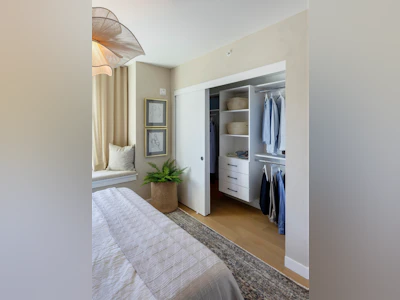 158-5377 Oak Street - 5