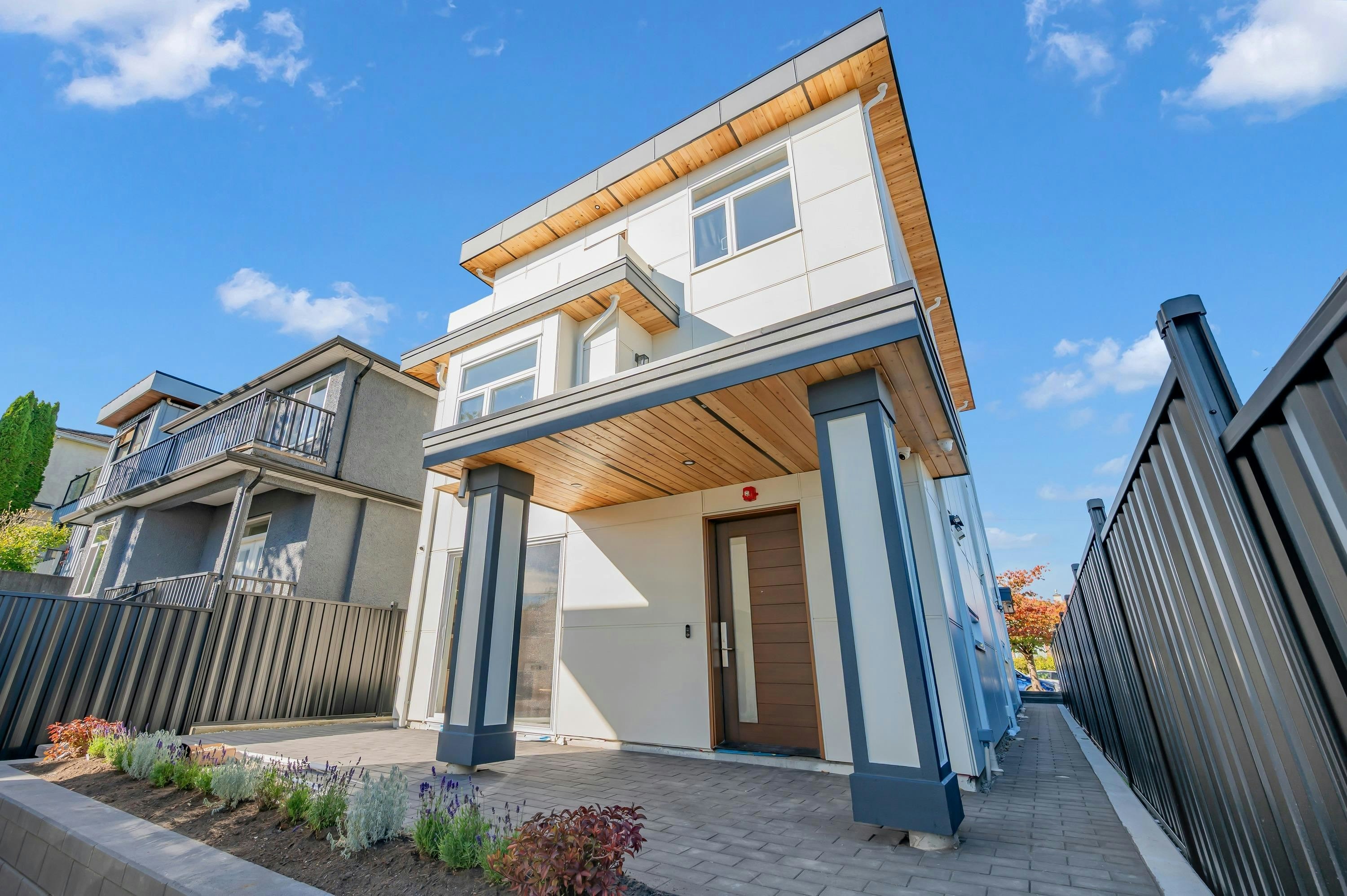 2-3034 E 5th Avenue - 2